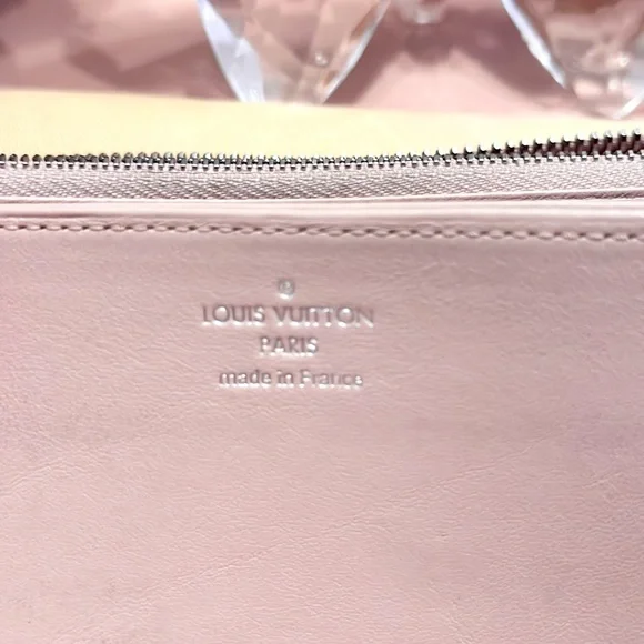 RE LISTED IN CLOSET Louis Vuitton Lilac Mahina Zippy Wallet - Picture 8 of 10